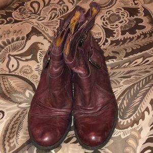 Naya Virtual Ankle Booties